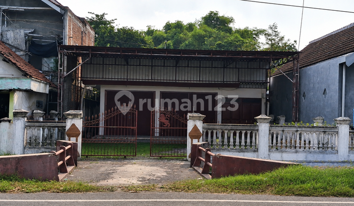 Renting a Spacious House in Kwaron, Diwek - Suitable for Living & Business Renting a Spacious House in Kwaron, Diwek - Suitable for Living & Business