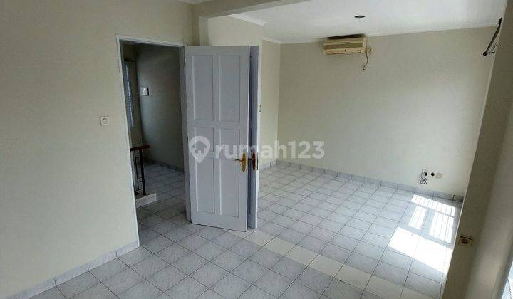 Di sewa rumah 2 lantai di legenda wisata. Rumah sudah siap huni 2