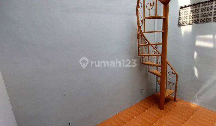 Di sewa rumah 2 lantai di legenda wisata. Rumah sudah siap huni 7