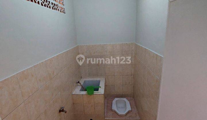 Di sewa rumah 2 lantai di legenda wisata. Rumah sudah siap huni 8