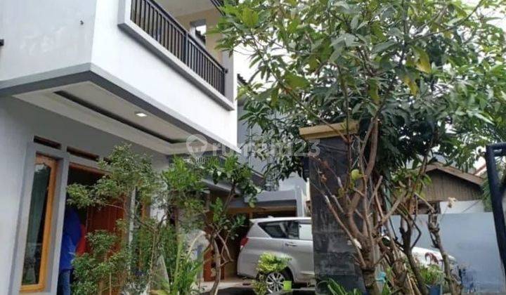 Rumah Siap Huni SHM, dekat Stasiun Jatinegara, Jakarta Timur
 2