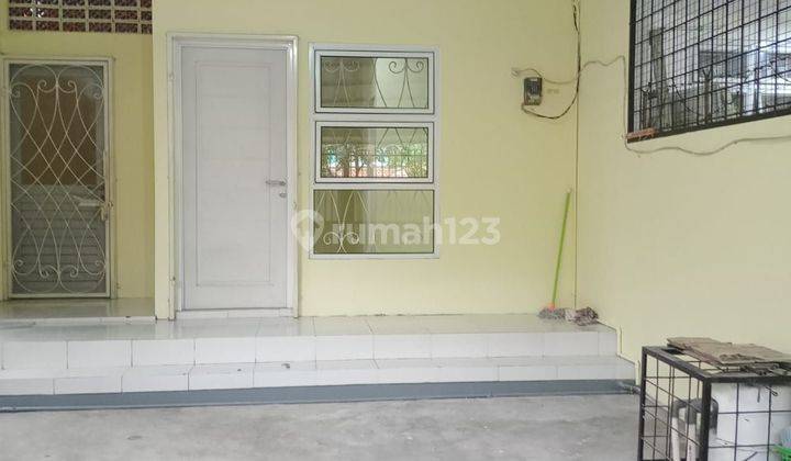 Disewakan rumah daerah taman wijayakusuma jakarta selatan
 2