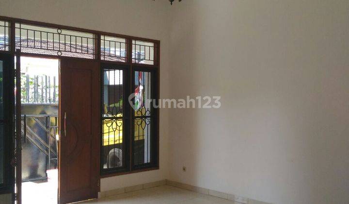 Rumah 2 Lantai Bagus Semi Furnished di Prapanca, Jakarta Selatan 2