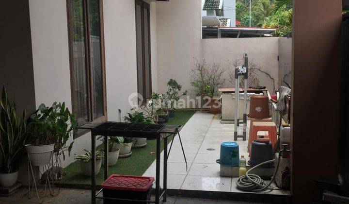 Rumah 2 Lantai Bagus Semi Furnished SHM di Bintaro Sektor 9 1