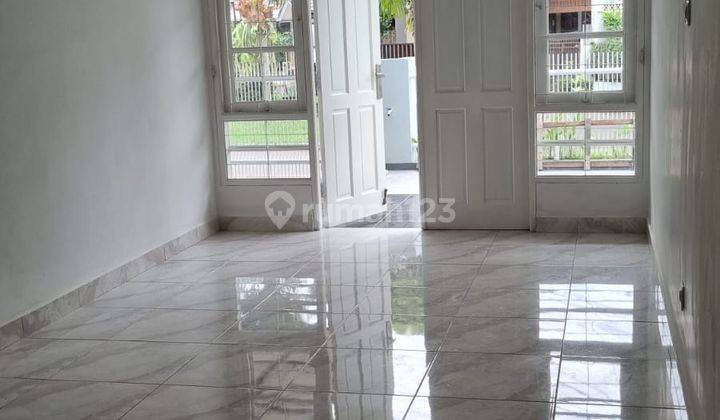 Rumah Bagus 2 Lantai Semi Furnished SHM di Sektor 3  1