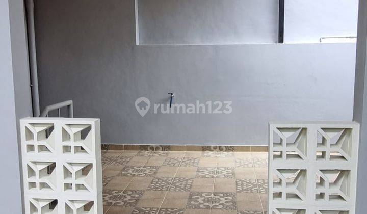 Rumah Bagus 2 Lantai Semi Furnished SHM di Sektor 3  2