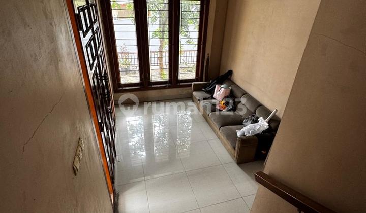 Selling a 3-Storey Shophouse in Gadeng, Strategic Location 1