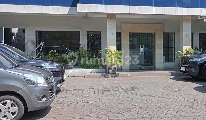 Ruang Usaha Cocok Untuk Kantor Bank 1