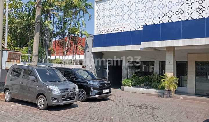 Ruang Usaha Cocok Untuk Kantor Bank 2