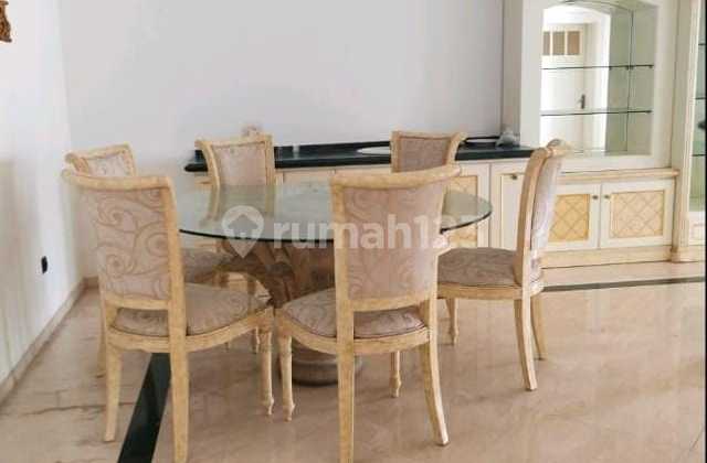 Rumah Area Komersial Dekat Pusat Bisnis Surabaya