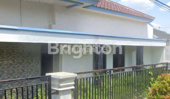 RUMAH BESAR STRATEGIS DEPAN UNIVERSITAS MUHAMMADIYYAH MALANG 2