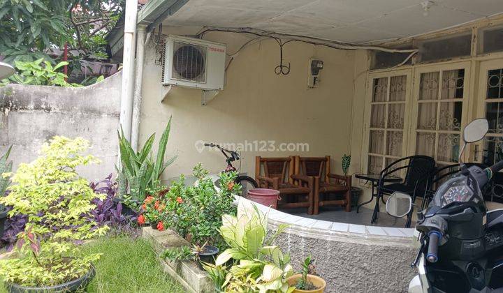 Rumah Bagus Semi Furnished SHM di Petukangan, Jakarta Selatan 1