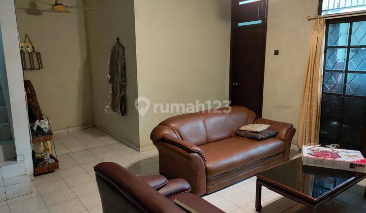 Rumah 2 Lantai Bagus Semi Furnished di Cilandak, Jakarta Selatan 1