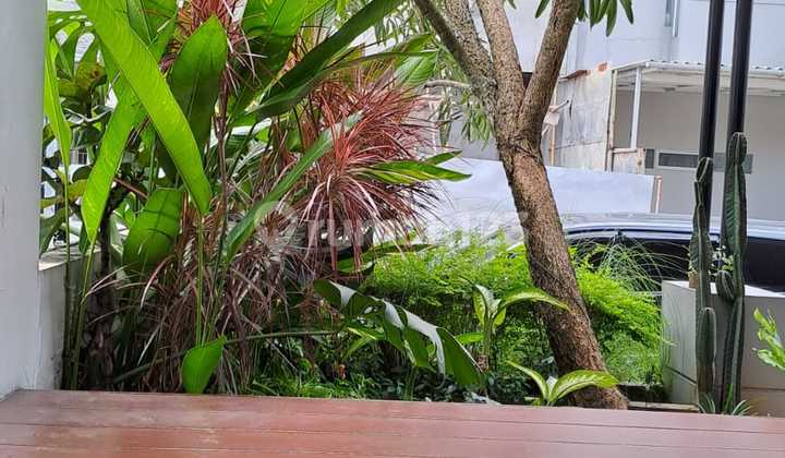 Rumah 2 Lantai Bagus di Sektor 9-Bintaro, Tangerang Selatan 2