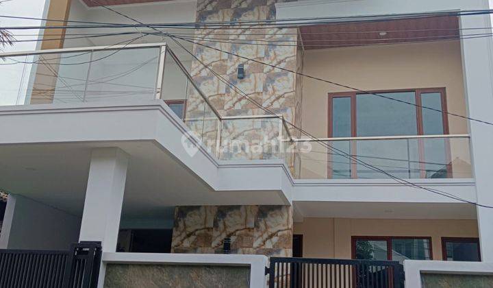 Rumah 2 Lantai Bagus Semi Furnished di Bintaro, Tangerang Selatan 1