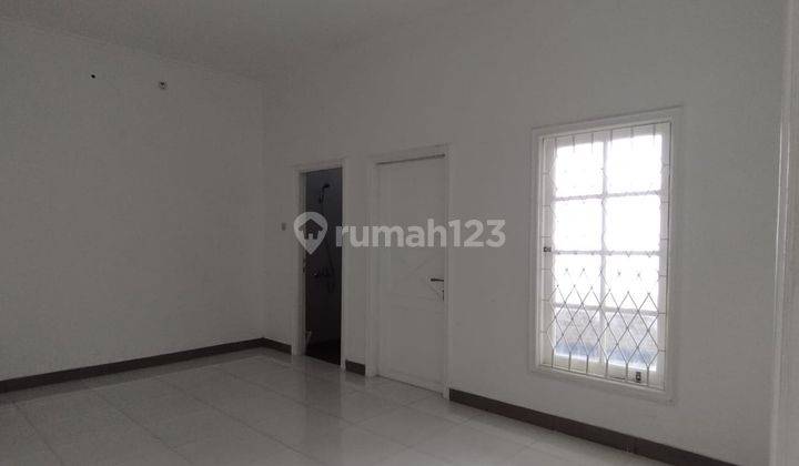 Rumah 2 Lantai Bagus Semi Furnished di Bintaro, Tangerang Selatan 2