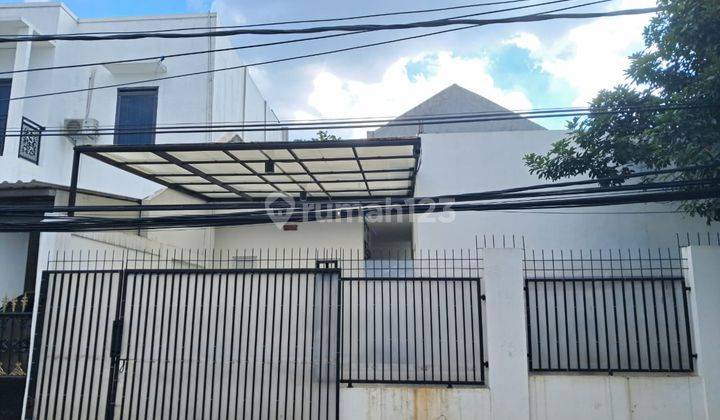 Rumah 2 Lantai Bagus SHM di Bintaro, Tangerang Selatan 1