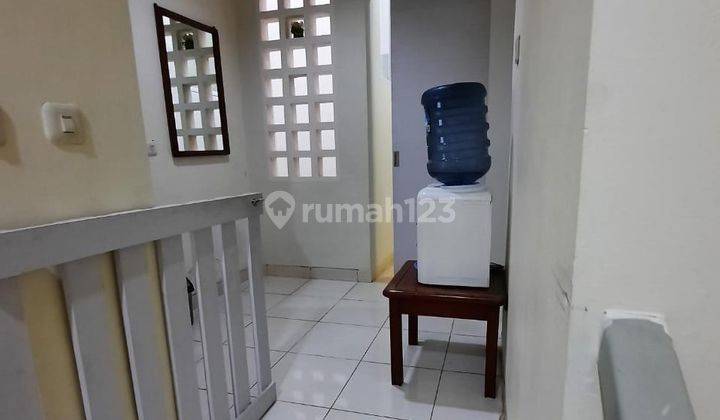 Rumah 2 Lantai Sudah Renovasi Semi Furnished di BSD, Tangerang 2