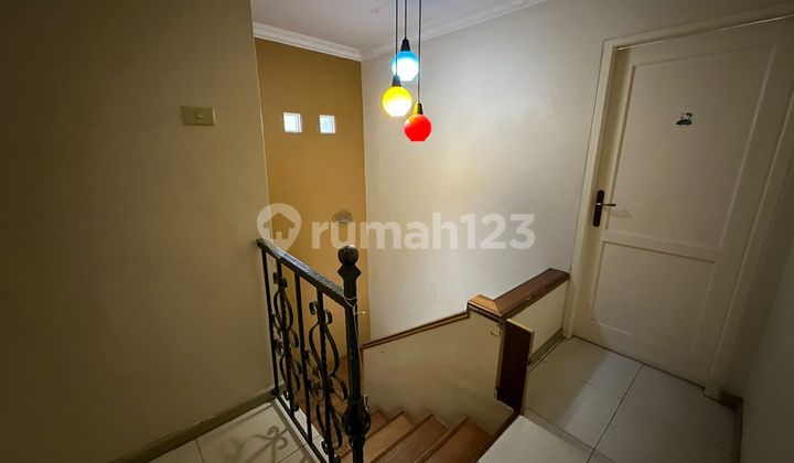 Rumah 2 Lantai Bagus SHM di Bintaro, Tangerang Selatan 2