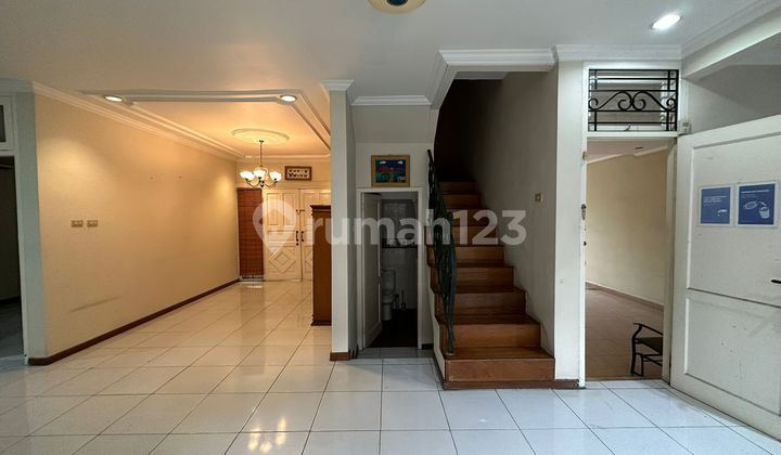 Rumah 2 Lantai Bagus SHM di Bintaro, Tangerang Selatan