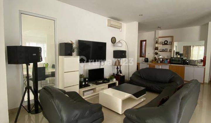 Rumah 3 Lantai Bagus Semi Furnished SHM di BSD City, Tangerang 1