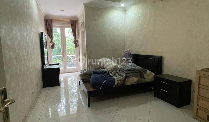 Rumah cantik minimalis modern ada kolam renang siap huni  2