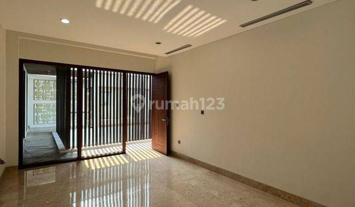 Rumah Minimalis Tropical dengan Private Lift di pondok Indah 2