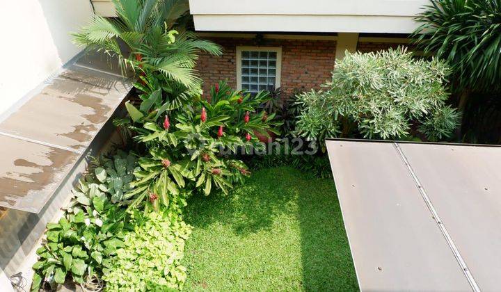 Rumah Bagus Semi Furnished di Rempoa, Tangerang 2