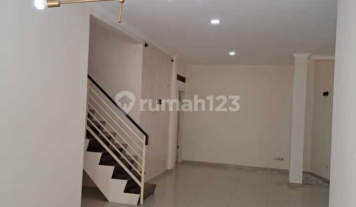 Rumah Terenovasi Semi Furnished SHM Ciputat, Tangerang Selatan