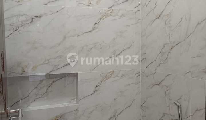 Rumah Bagus Semi Furnished SHM Graha Raya, Tangerang Selatan 2