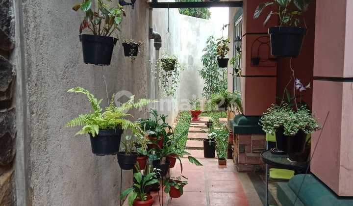 Rumah Butuh Minim Renovasi Semi Furnished SHM Bintaro, Tangerang Selatan 2