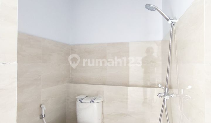 Rumah Bagus Unfurnished SHM Jombang, Tangerang 2