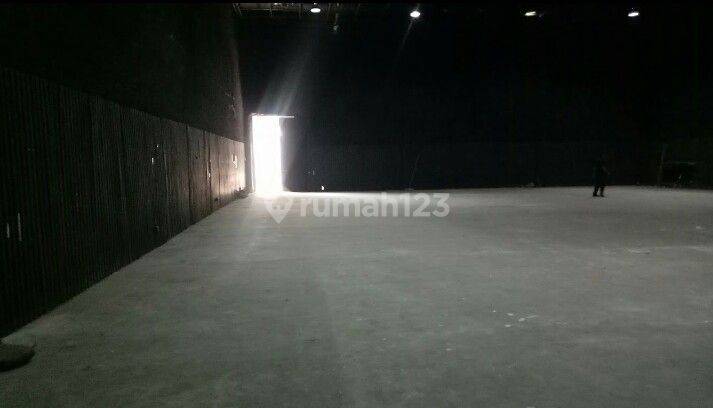 Disewakan gudang siap pakai di Pegangsaan Dua - kelapa gading 2
