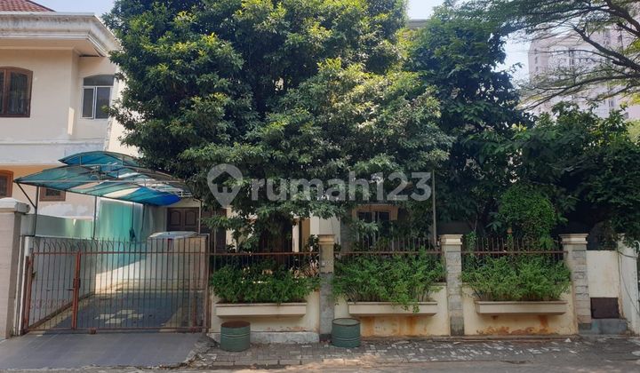 For sale, 2.5-story house in Villa Gading Indah - Kelapa Gading.
