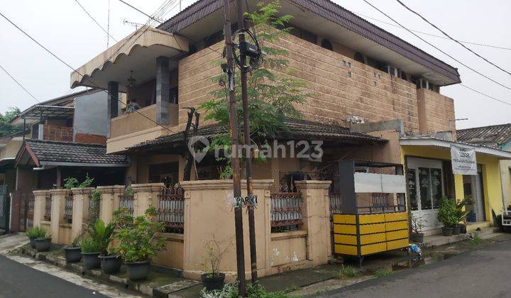 Rumah Hook 3 Lantai di Pondok Bambu Jakarta Timur 1