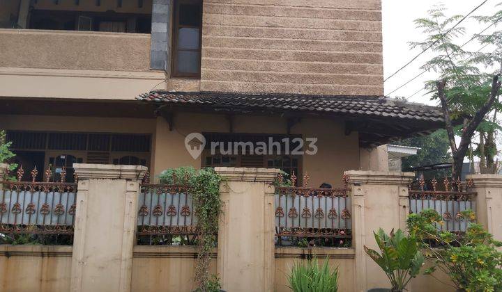 Rumah Hook 3 Lantai di Pondok Bambu Jakarta Timur 2