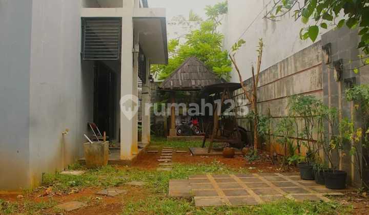 Spacious 243 M2 House in Pulomas Residence Housing Complex, East Jakarta. 2