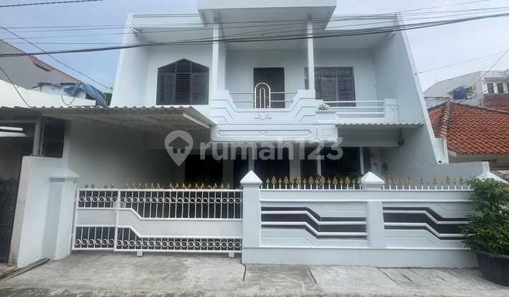 Rumah 2 Lantai Lokasi Strategis di Rawamangun, Jakarta Timur.