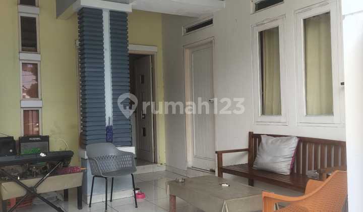 Rumah 4 Kamar Tidur di Cluster Aralia, Harapan Indah, Bekasi.