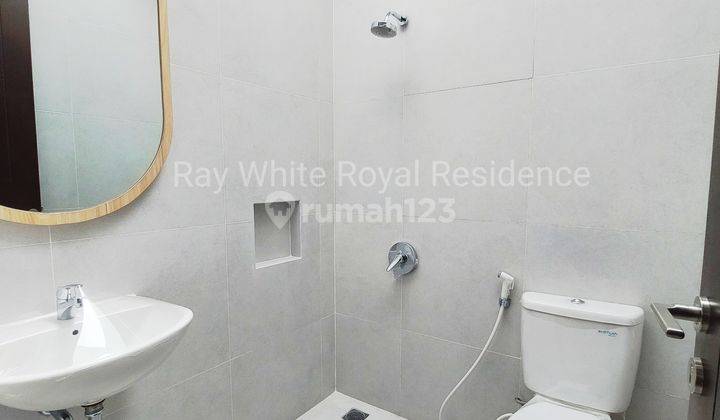 Rumah Split level Minimalis Baru Furnish Design interior harga 2M an dekat Pakuwon dan Graha Family Surabaya barat 8