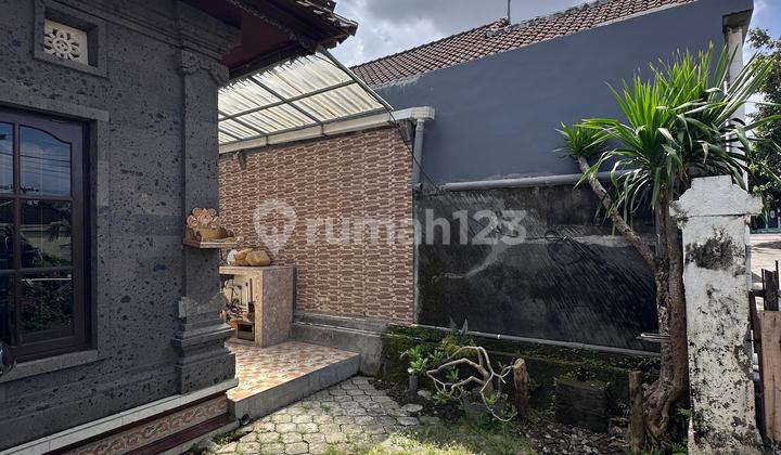 Rumah Look Bali dengan 3 Kamar Lantai 1 di Brawa 2