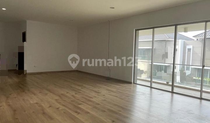 DISEWAKAN RUMAH DI GOLF ISLAND 12x25m² 4+1BR 2,5 LANTAI