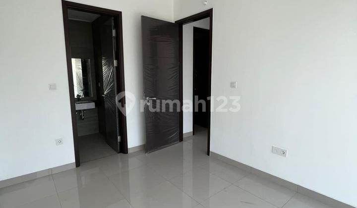 DISEWAKAN RUMAH PIK 2 HOOK 8x10m² 3+1BR 2 LANTAI