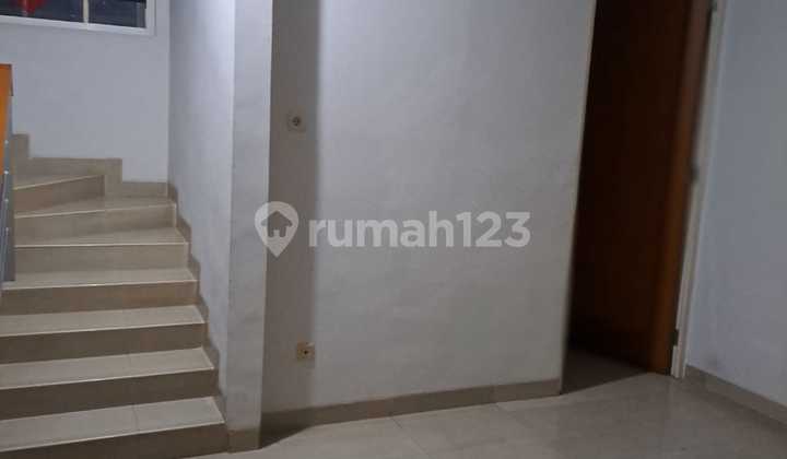 DISEWAKAN RUMAH GRISENDA PIK 5x16,5m² 3BR 3 LANTAI DISEWAKAN RUMAH GRISENDA PIK 5x16,5m² 3BR 3 LANTAI