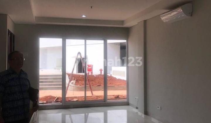 DIJUAL TOWN HOUSE PURI MANSION 6x12m² 4+1BR SEMI FURNISHED