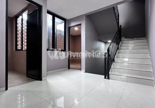 DIJUAL RUMAH DI TEBET 6x20m² SHM 4+1BR 3 LANTAI 