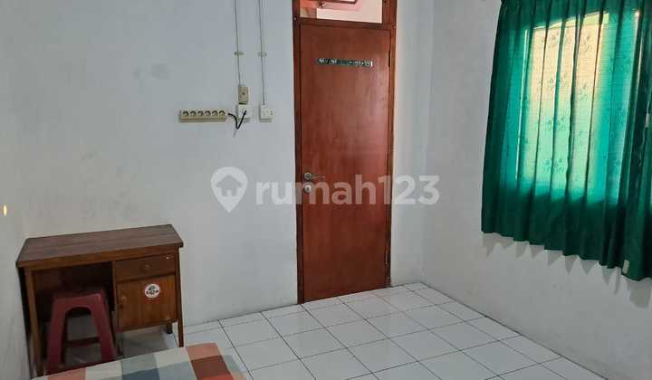 Dijual Kos Kosan di Tomang 130M² 20Br 4 Lantai Semi Furnished