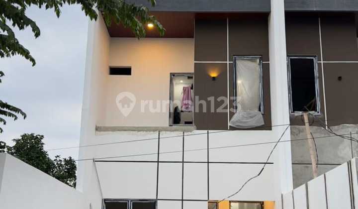 DIJUAL RUMAH DI KAVLING DKI MERUYA 5x20m² 3+1BR SHM