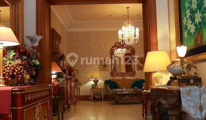 Dijual Rumah Mewah di Menteng SHM 110M² 4Br Semi Furnished 2