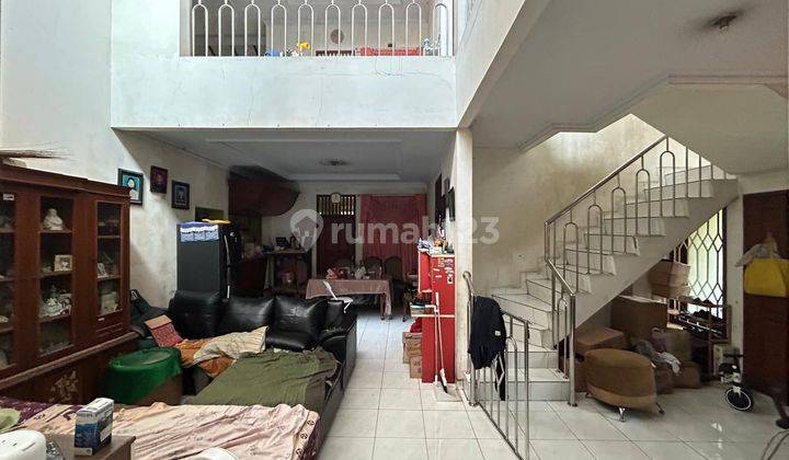 Dijual Rumah Strategis di Jalan Pemuda Depok SHM 598m² 4+1BR 2 Lantai 2